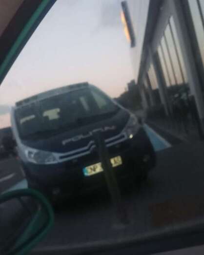 Vehículo policial en el aparcamiento de Lidl de Jinámar/TA.